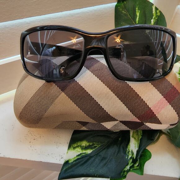 BURBERRY BLACK SUNGLASSES - Picture 5 of 10